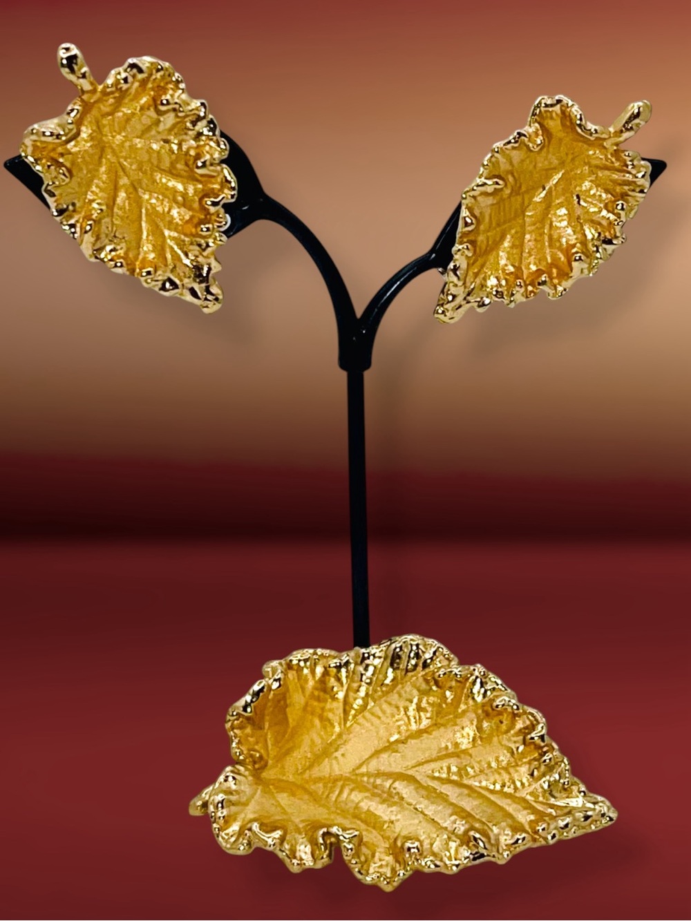 Vintage Napier Gold Tone Textured Leaf Brooch & Matching Clip-On Earrings Set - Picture 2 of 14